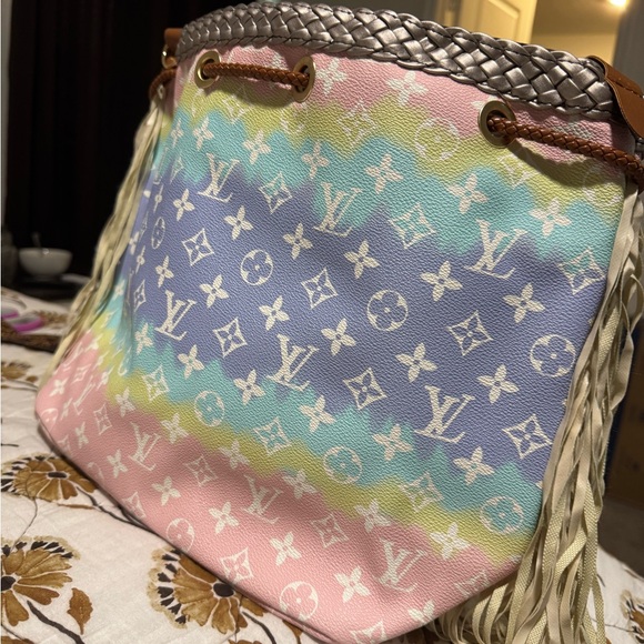 Multicolor Fringe Bucket Bag - Picture 3 of 3